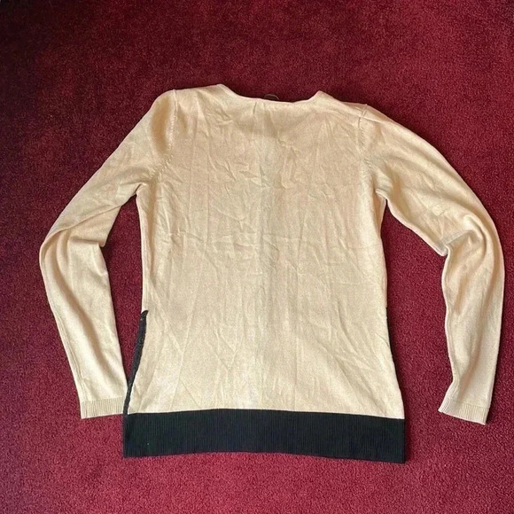 Limited Sweater - Picture 6 of 6